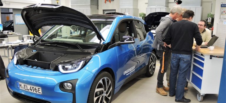 Schulinterne Fortbildung zu unserem Spenden-BMW i3