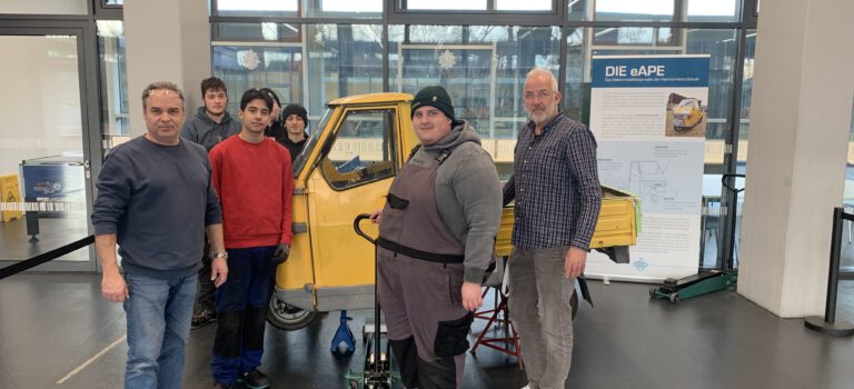 Starke Zusammenarbeit der Karlsruher Berufsschulen Starke Zusammenarbeit der Karlsruher Berufsschulen